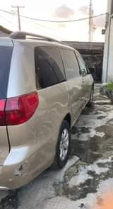 A picture of Toyota Sienna 2007 XLE First body First user Toks standard