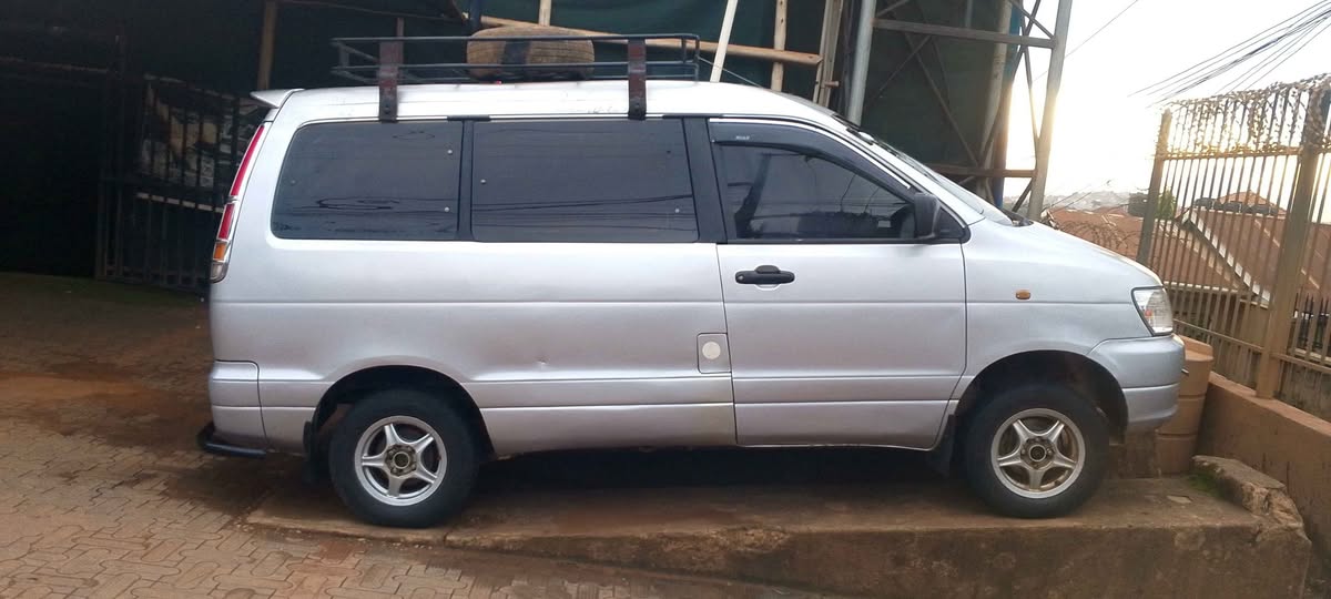 A picture of Toyota Noah liteAce