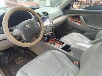 A picture of 2008 Toyota Camry V6 XLE Push to start button Neatly