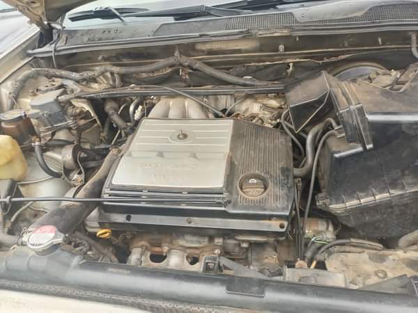 A picture of Toyota Highlander 2003 Sound engine and gear AC has leakage