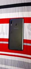A picture of Samsung A20 bado ikon poa sna