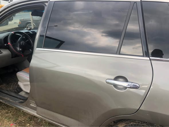 A picture of Toyota Rav4 2011 4 plugs for sale distress sale price