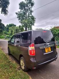A picture of Toyota noah
