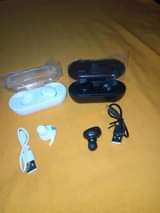 A picture of AIRPODS