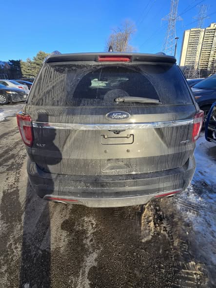 A picture of Ford explorer 2017 tokubo