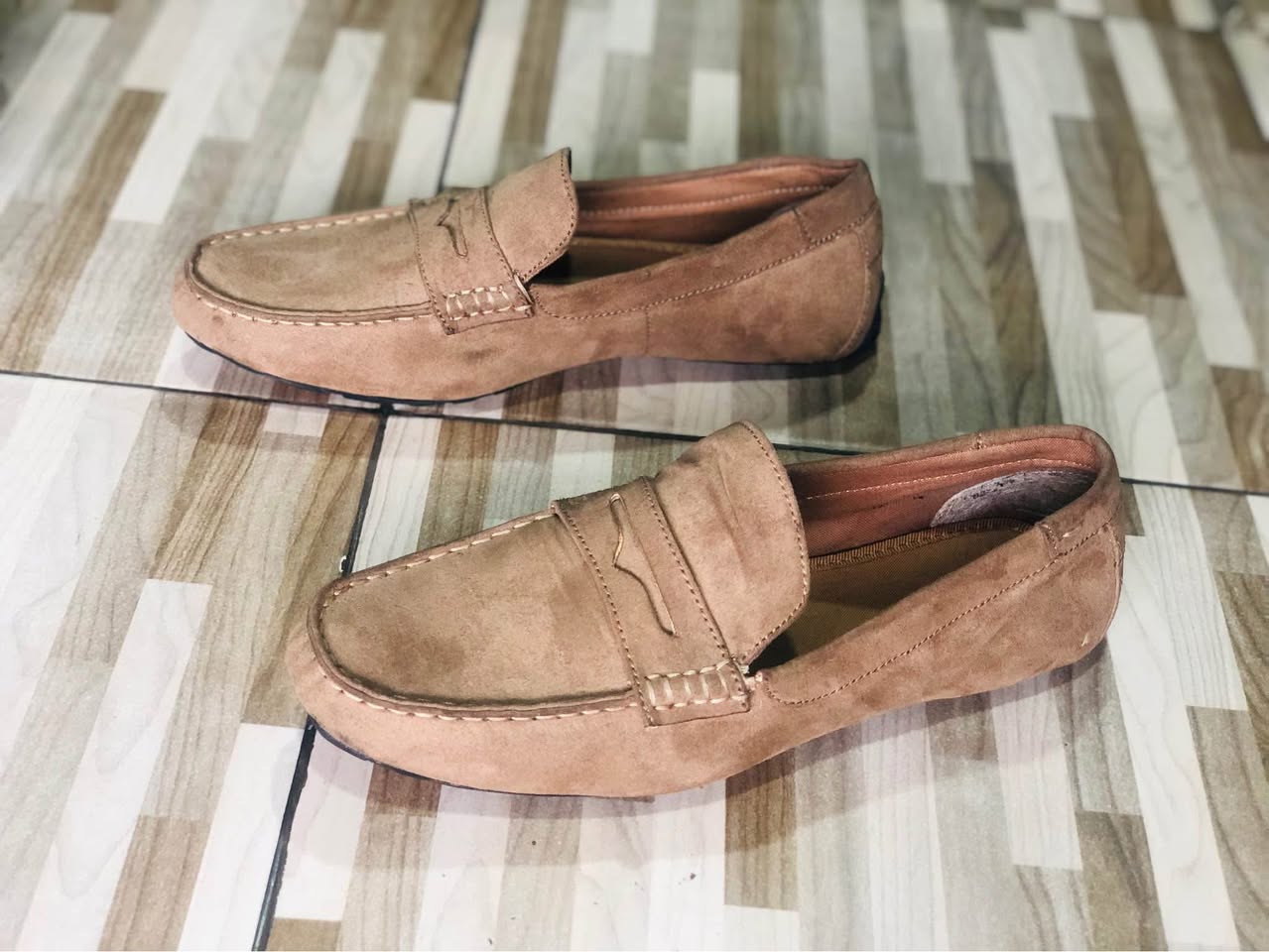 A picture of MENS LEATHER SHOES 