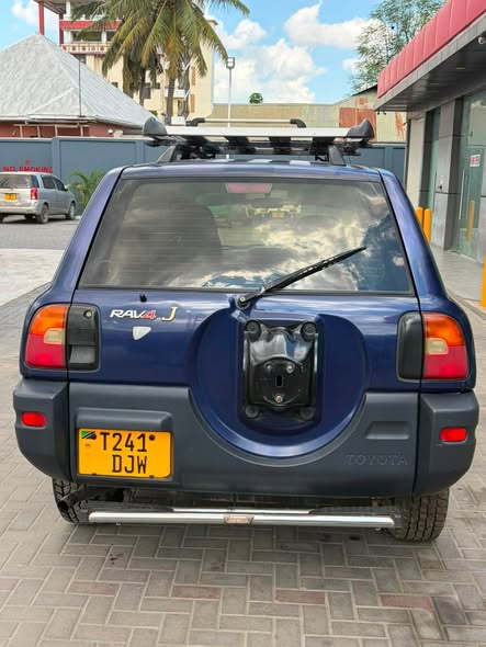 A picture of RAV 4
