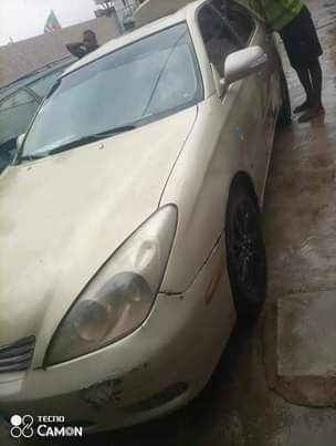 A picture of Lexus ES330 2004