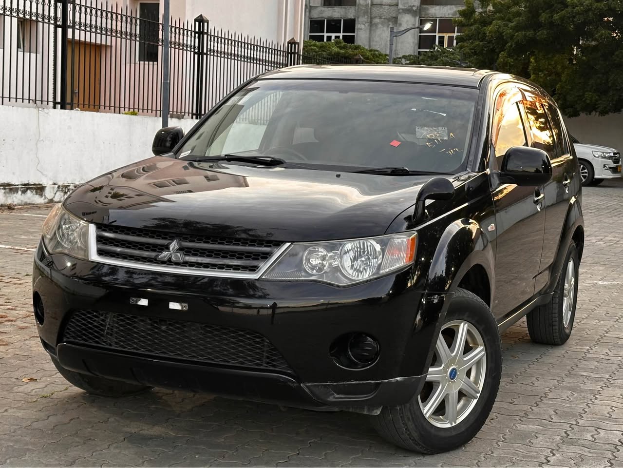 A picture of Model outlander Year of manufacture 2008 Colour Black