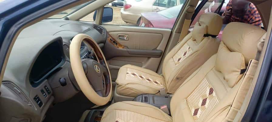 A picture of Lexus RX300