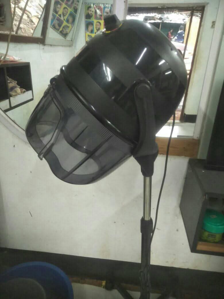 A picture of Ladies salon equipments and one machine