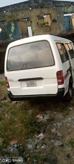 A picture of 18 seater hiace bus engine and gearbox very location warri