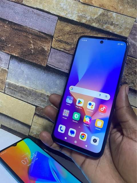 A picture of Redmi 10 128gb at 350 000shillings