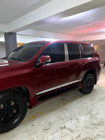 A picture of 2008 gx470 upgraded to prado 2025 model with complete documents