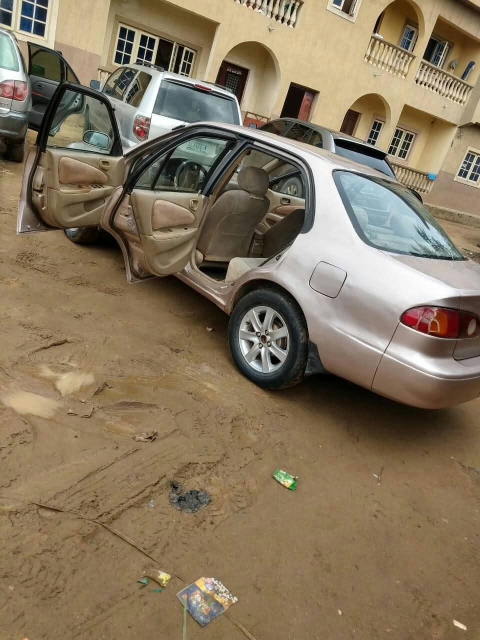 A picture of 2001 Toyota corolla