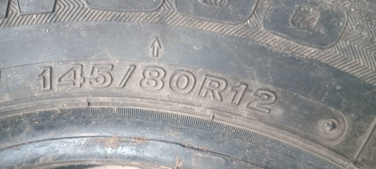 A picture of 12 Tokunbo tyres for sale