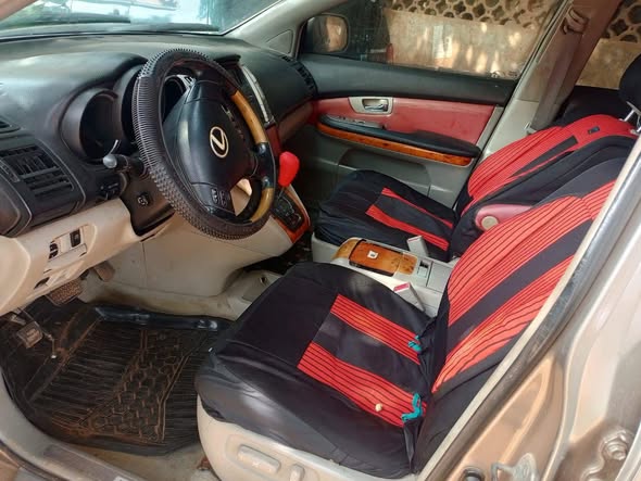 A picture of LEXUS RX350
