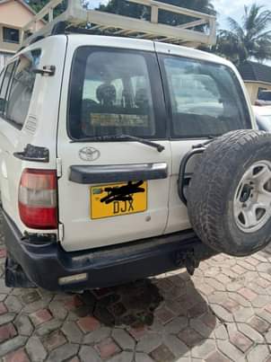 A picture of  TOYOTA_LANDCRUISER_0620356906