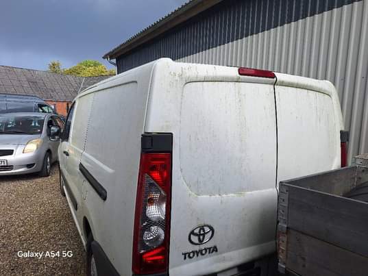 A picture of Toyota proace