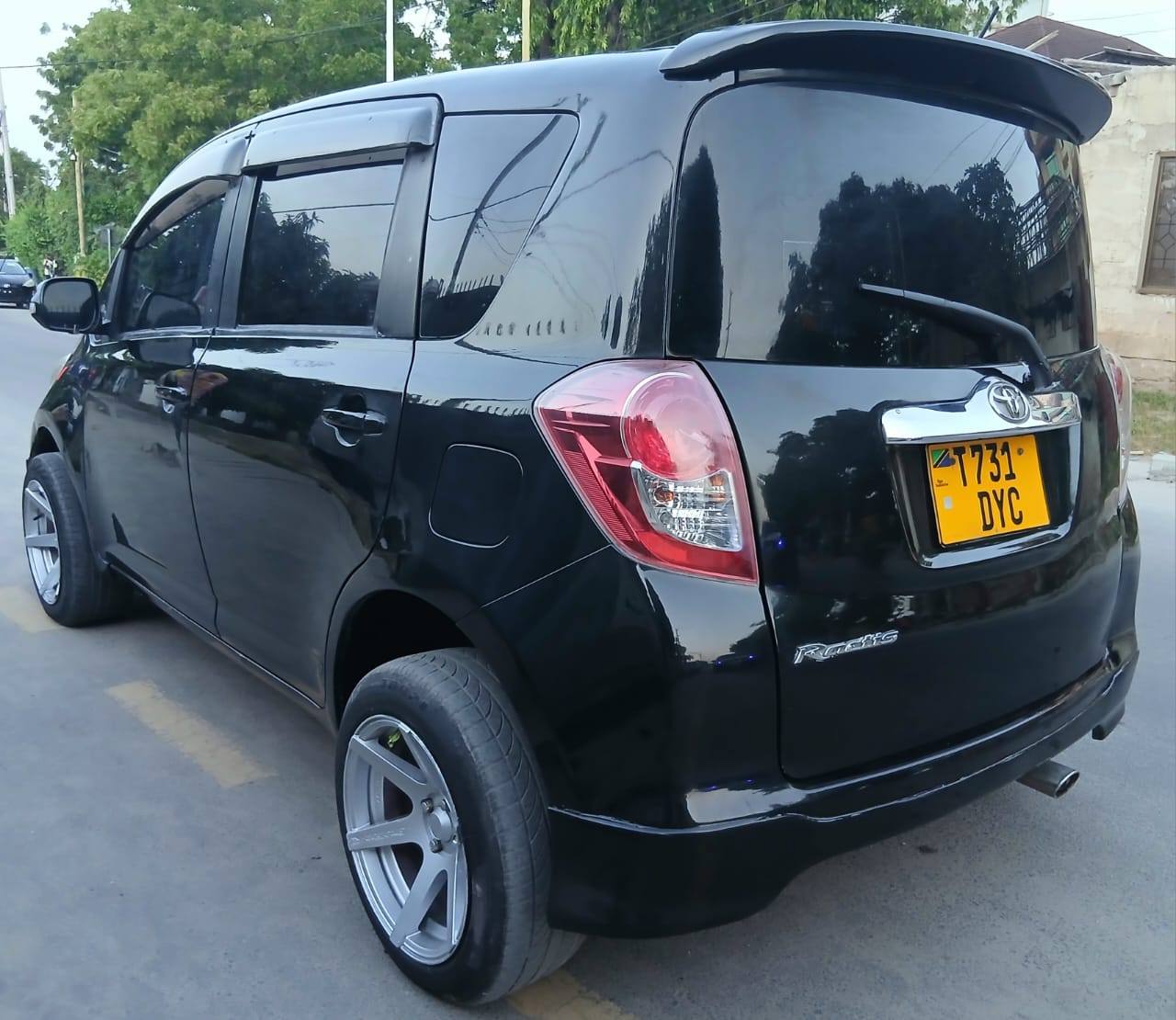 A picture of Toyota Ractis