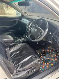 A picture of TOYOTA CROWN