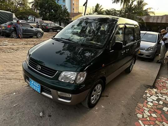 A picture of Toyota Noah EED
