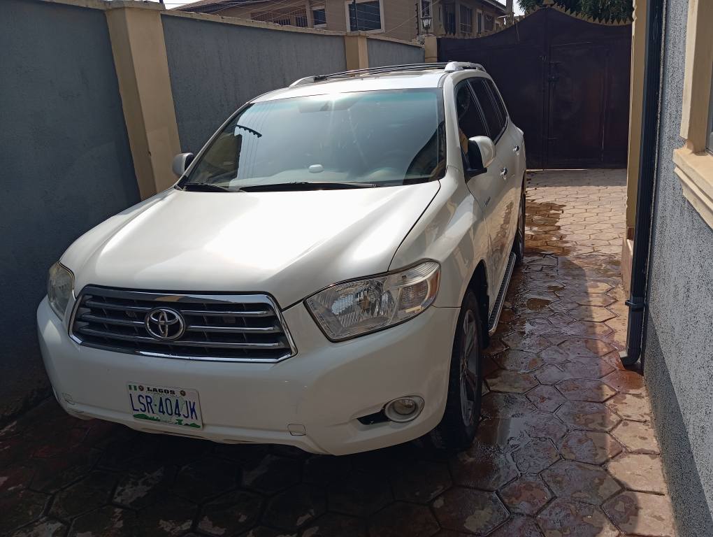 A picture of Extremely clean 2008 Toyota highlander