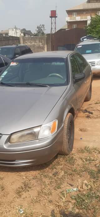 A picture of TOYOTA CAMRY 1999 USED