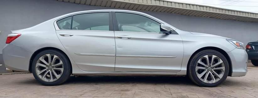 A picture of Tokunbo Honda Accord 014