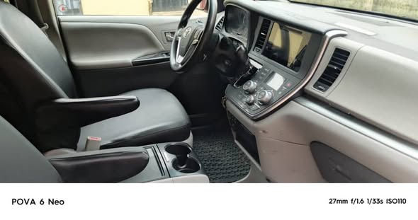 A picture of Toyota sienna 015