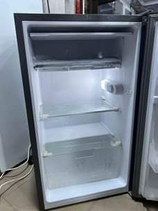 A picture of Hisense fridge Kali imenyooka Haina tatizo