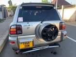 A picture of Rav 4 bei ya kulenga