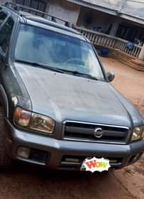 A picture of Nissan Pathfinder 2004