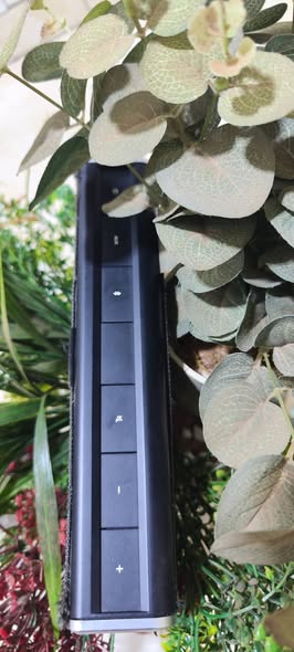 A picture of BOSE SOUNDLINK RECHARGEABLE BLUETOOTH SPEAKER HEAVY CLEAR SOUND GREAT BATTERY