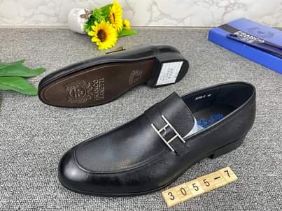 A picture of Shoes men