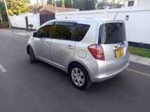 A picture of Toyota Ractis gari imekaza sana simu0758393270