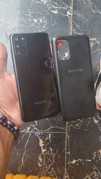 A picture of Samsung s20 plus specifications ram 12 storeg 128gb in crack
