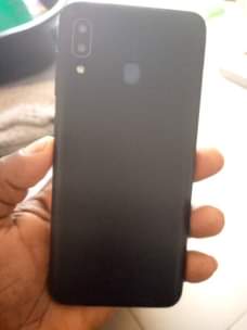 A picture of Sumsung A20