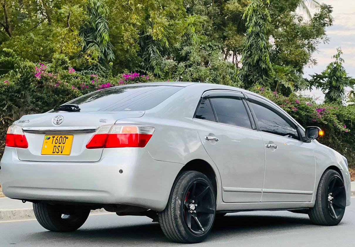 A picture of TOYOTA PREMIO