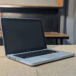 A picture of MACBOOK PRO 2012