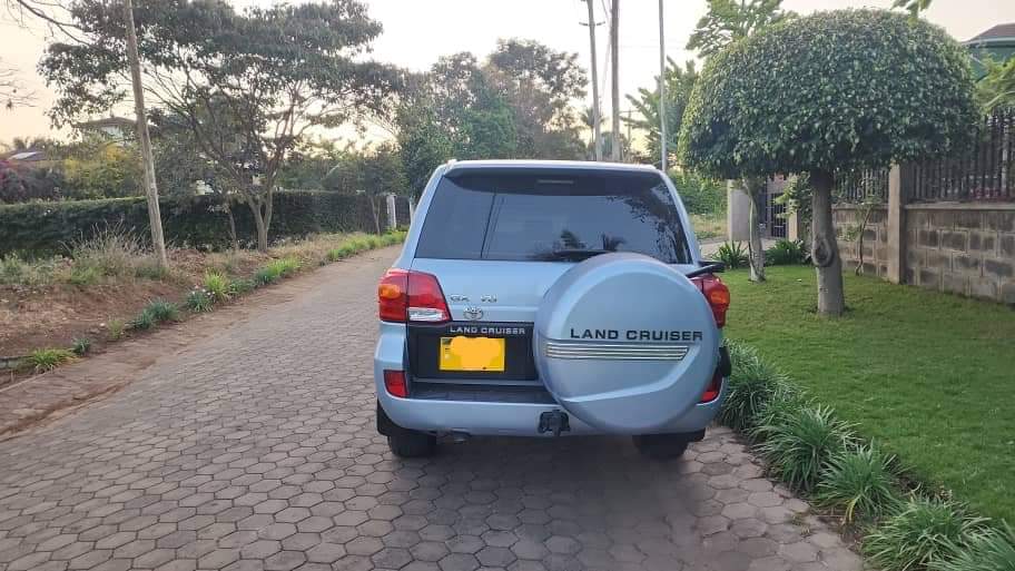 A picture of Landcruza gx za kampeni mil 125