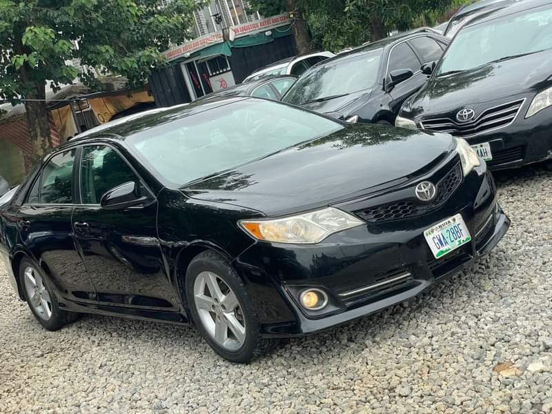 A picture of 2013 TOYOTA CAMRY SE FOR SALE AT ABUJA 9 5