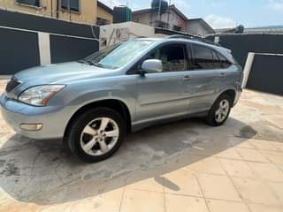 A picture of Lexus rx330