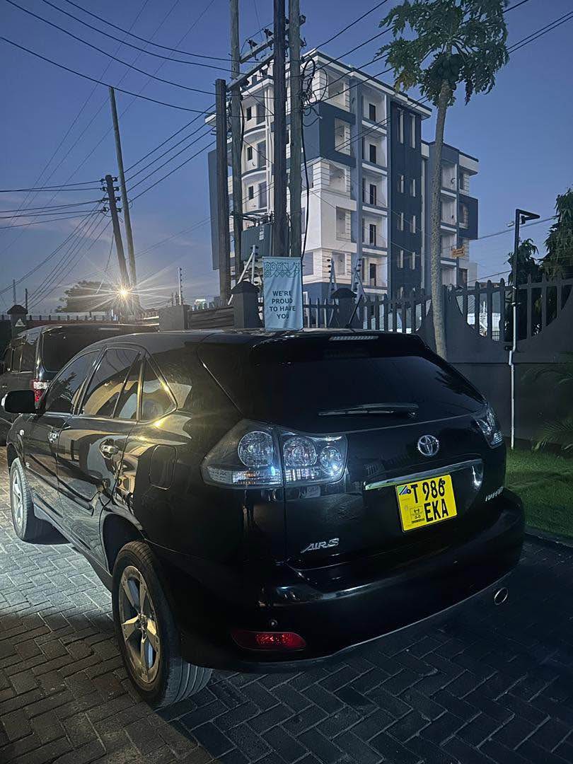 A picture of TOYOTA HARRIER 30.4 