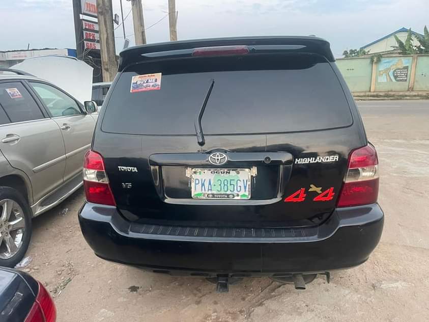 A picture of Toyota Highlander 05