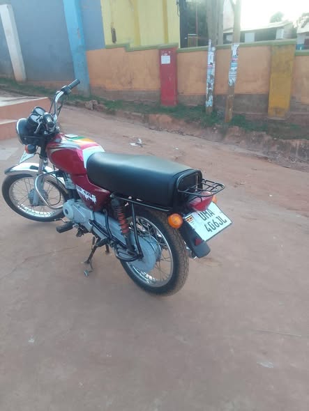A picture of A bajaj boxer