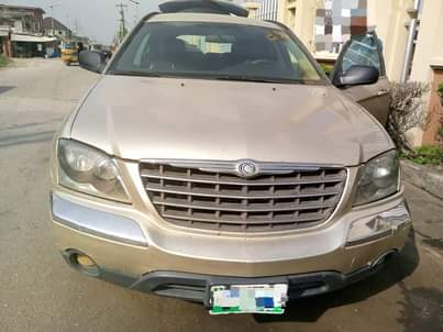 A picture of Chrysler Pacifica 05