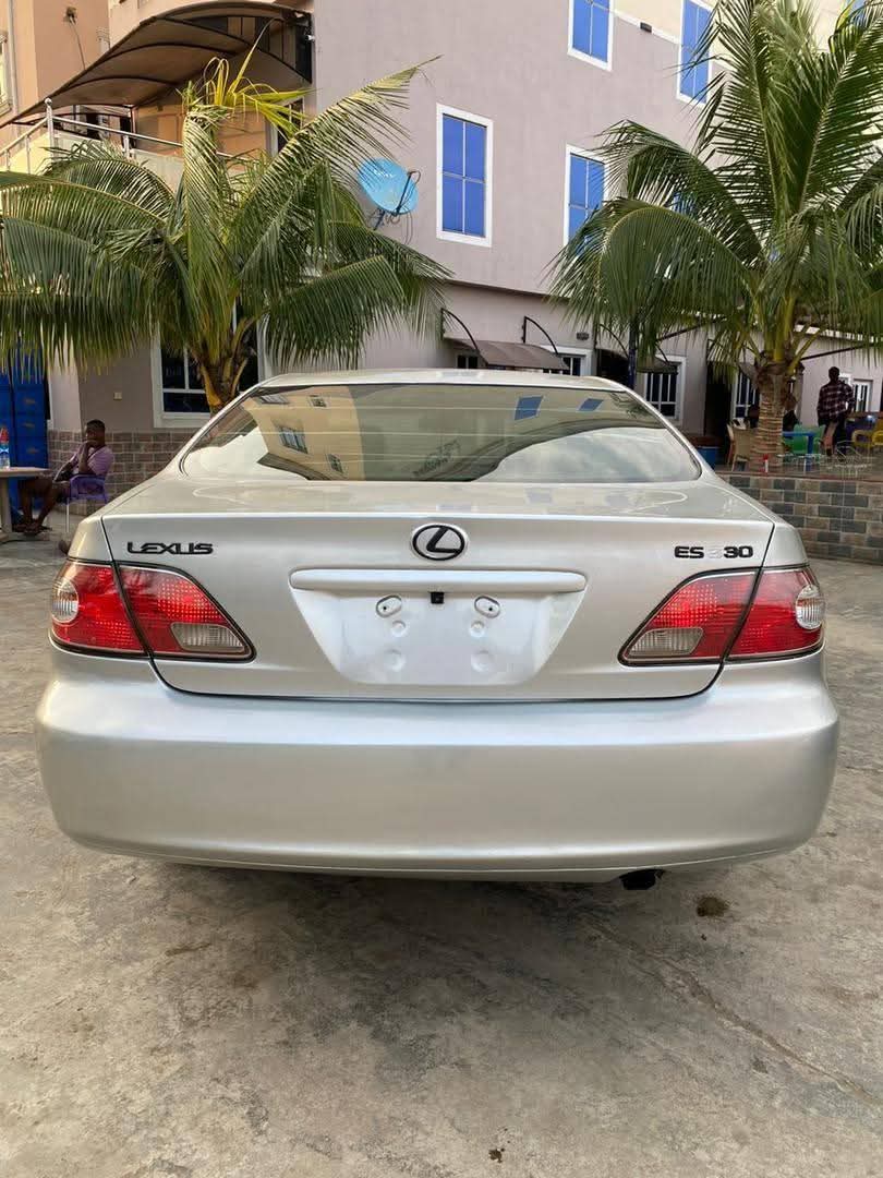 A picture of 2004 Lexus es 330