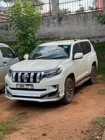 A picture of Land cruiser 2018 model at 120m