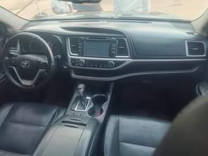 A picture of For sale Extremely clean Nigeria used toyota highlander 2017model every